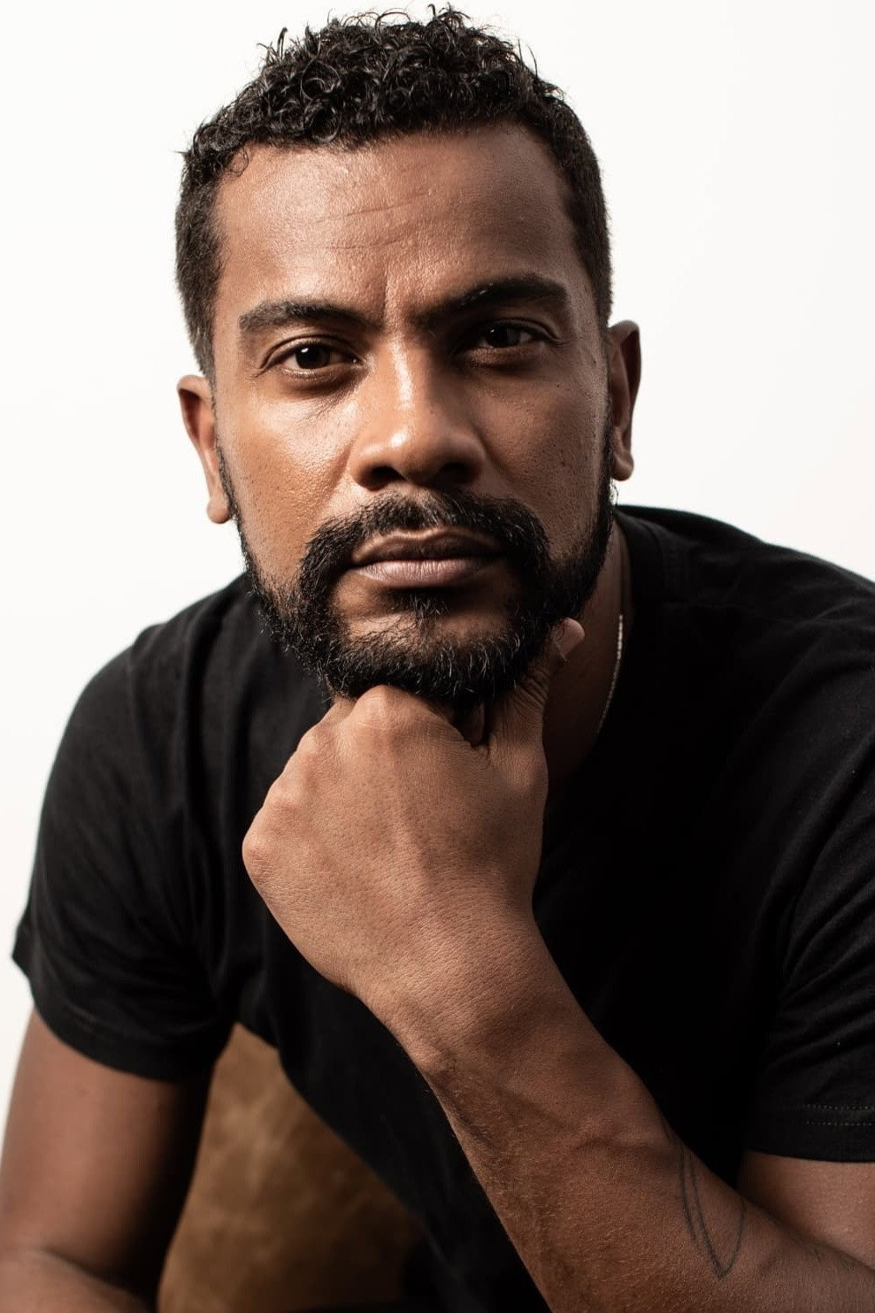 Samuel de Assis as Edu in The Awakener