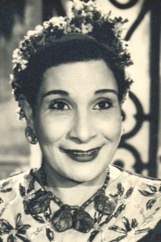 Mary Moneib as الملكة in مملكة النساء
