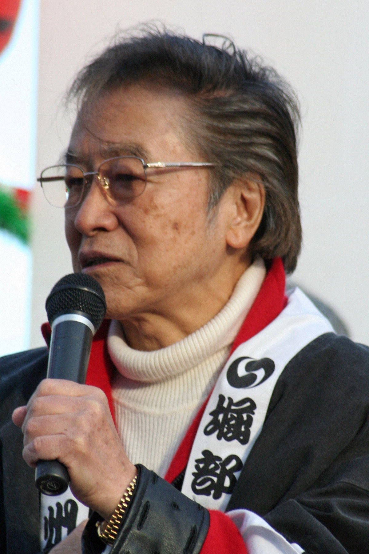 浜村純 as 真之助の祖父・香木真人 in Romansu