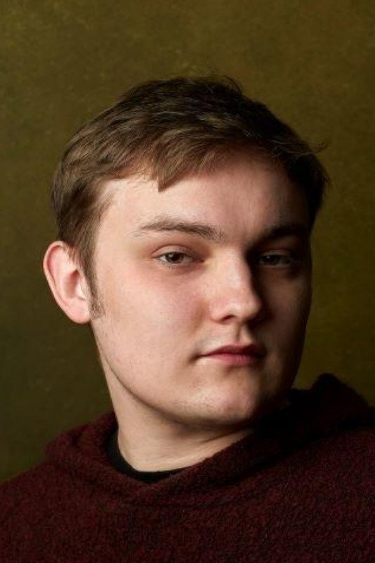 Benjamin Hillyer as John in Fictus Medicus