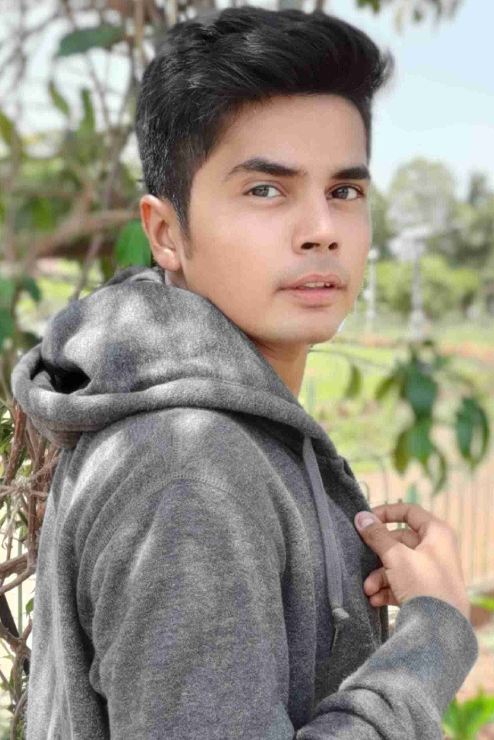 Manav Soneji as Raj in Party Till I Die