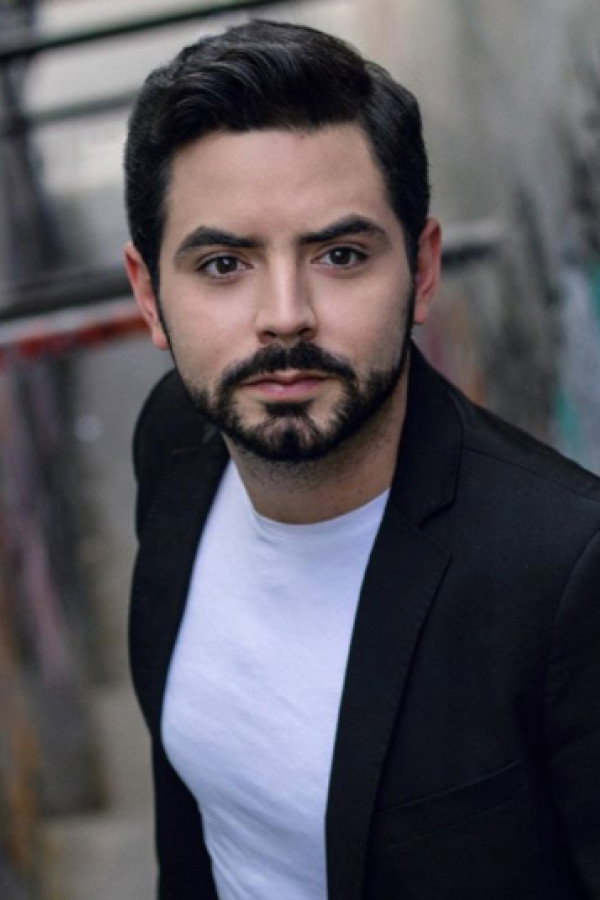 José Eduardo Derbez as Self in De viaje con los Derbez