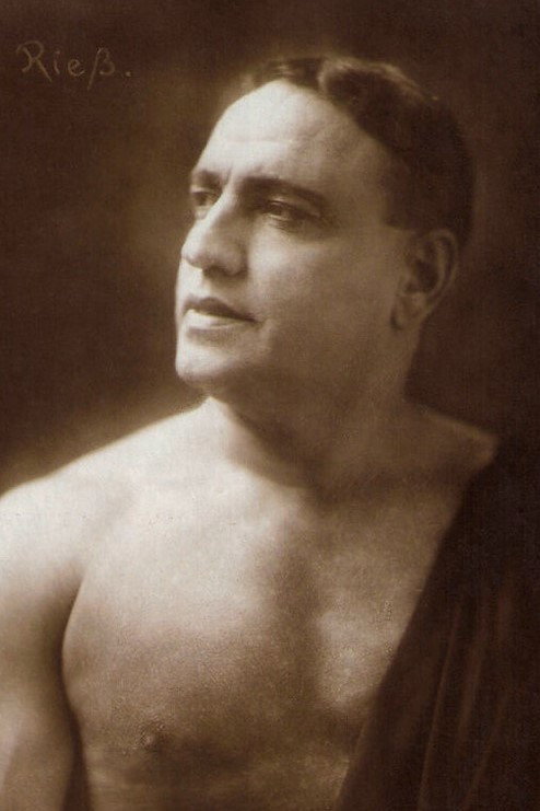 Bartolomeo Pagano as Maciste in Maciste medium