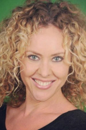 Arzu Budak as Banu in Can