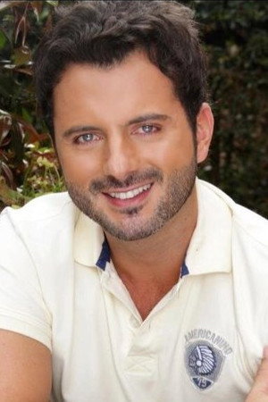 Mario Espitia as Arturo Díaz in Leandro Díaz