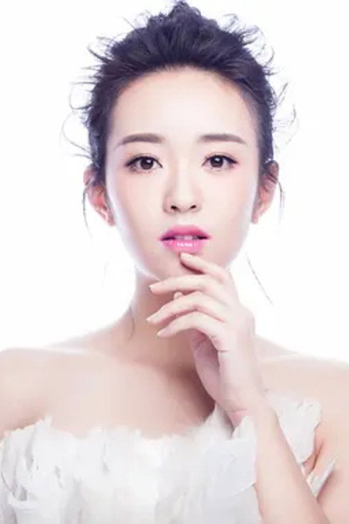 刘泳希 as Xin Xiaoju in Moonshine and Valentine
