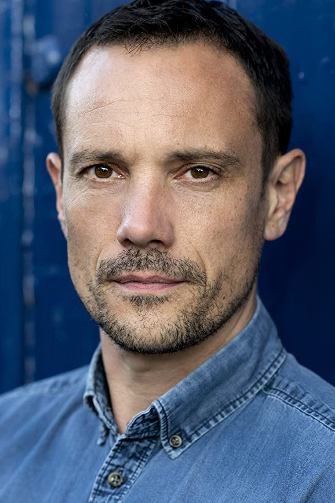 Duncan Pow as Nick in Dark Signal
