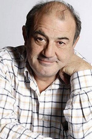 Jesús Bonilla as Carlos in Querido maestro