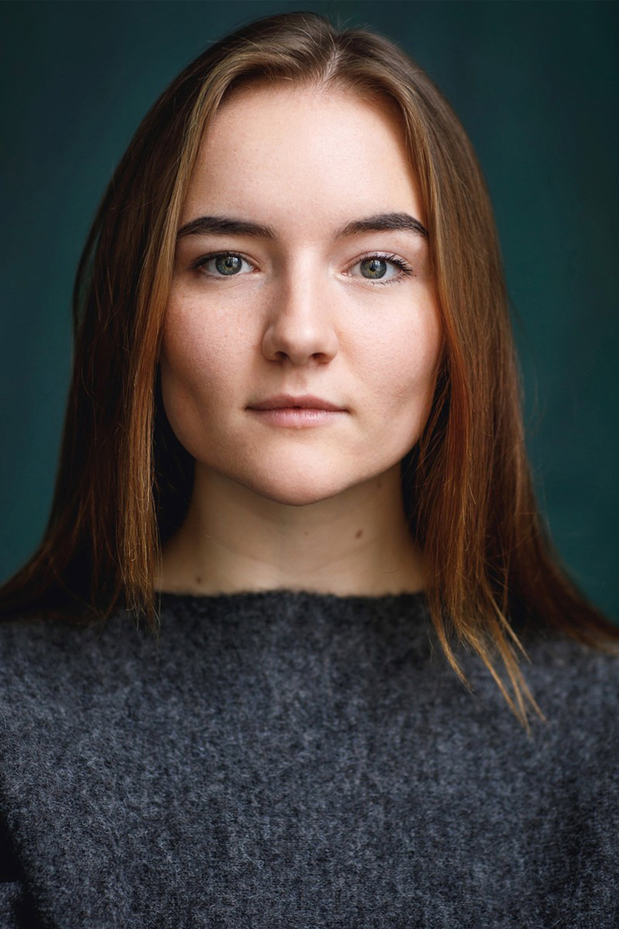 Isabella Colby Browne as Holly Collins in Three Days