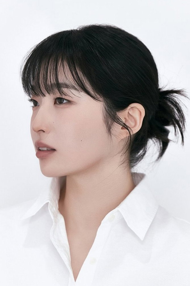 강채윤 as Gong Yura in The World of Love