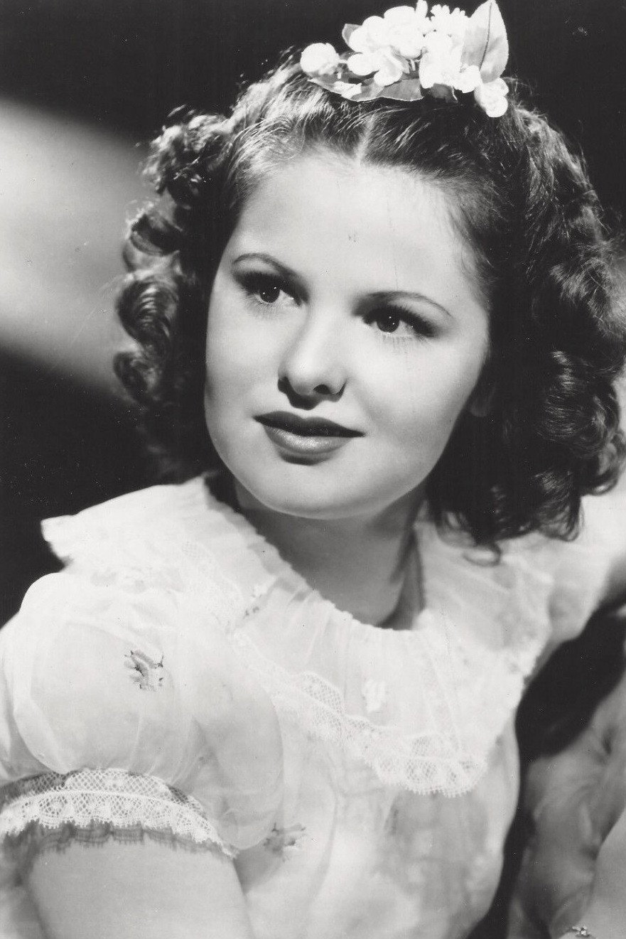 Leni Lynn as Vera Dale in Spring Song