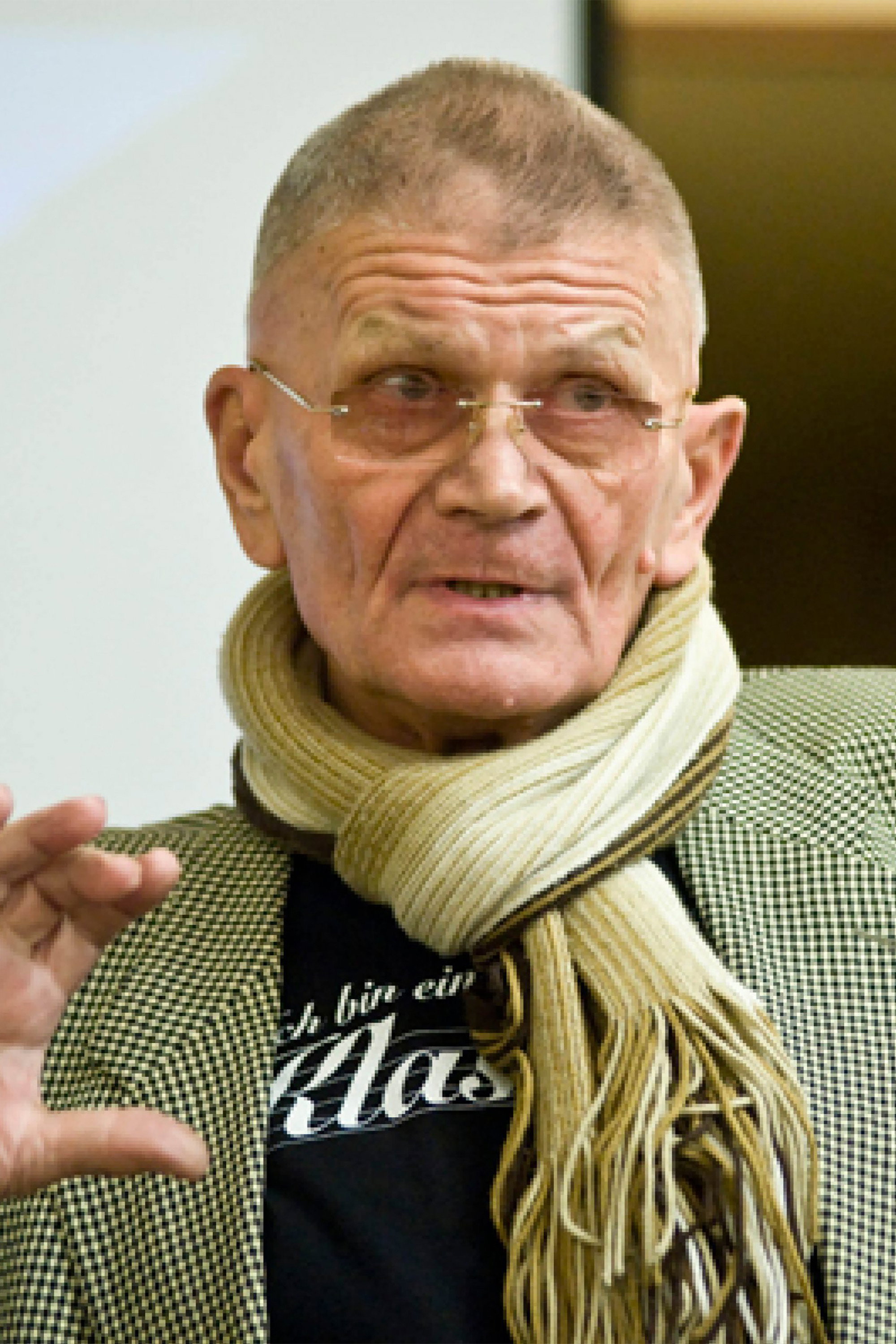 Vladimir Tarasov as Self - Contributor in Animated Soviet Propaganda