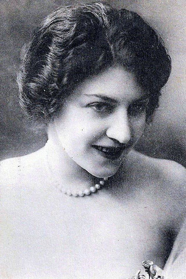 Yvonne de Bray as Marie-Bonne in Leathernose