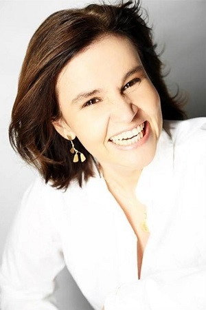 Cláudia Rodrigues as Karina in Caça Talentos