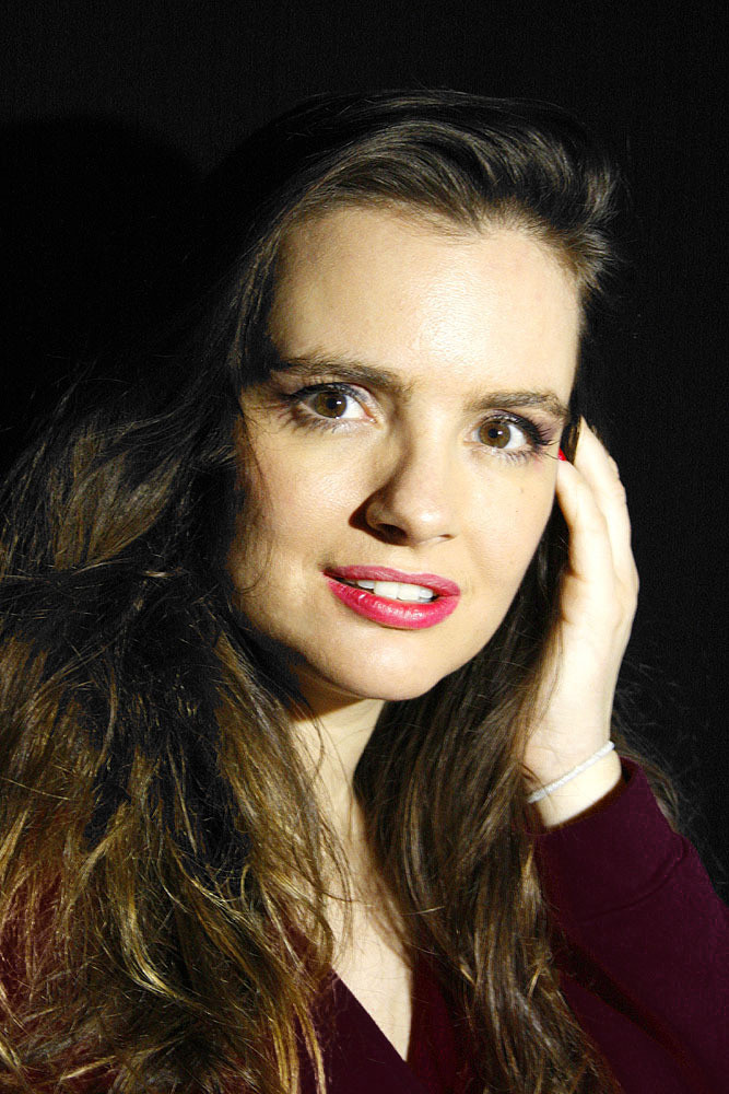 Maria Niklińska as Ola in Czarny