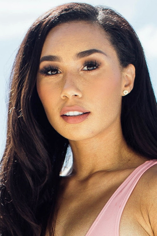 Eva Marisol Gutowski as Lyssee in All Night
