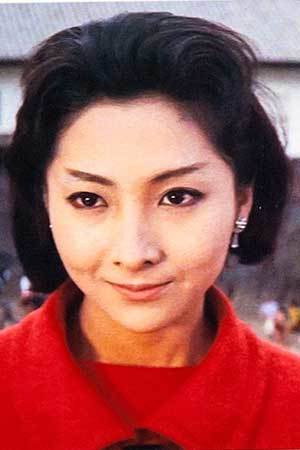 小林夕岐子 as Saki, native girl in Space Amoeba