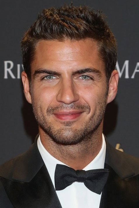 Maxi Iglesias as Ovni in Ingobernable