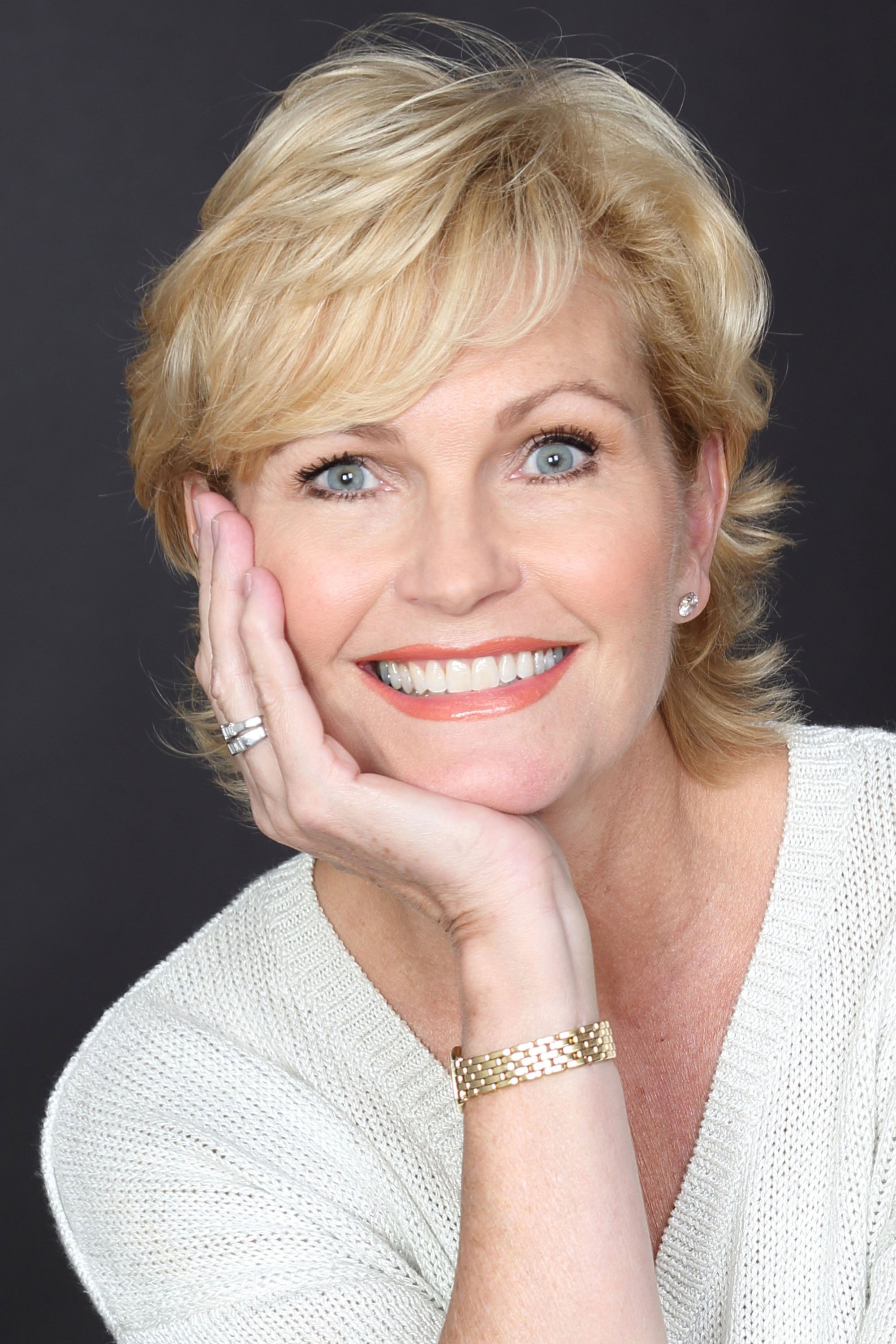 Fiona Fullerton as Anastasia in Nicholas and Alexandra