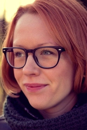 Moa Junström as Moa/Narrator in Psyket!