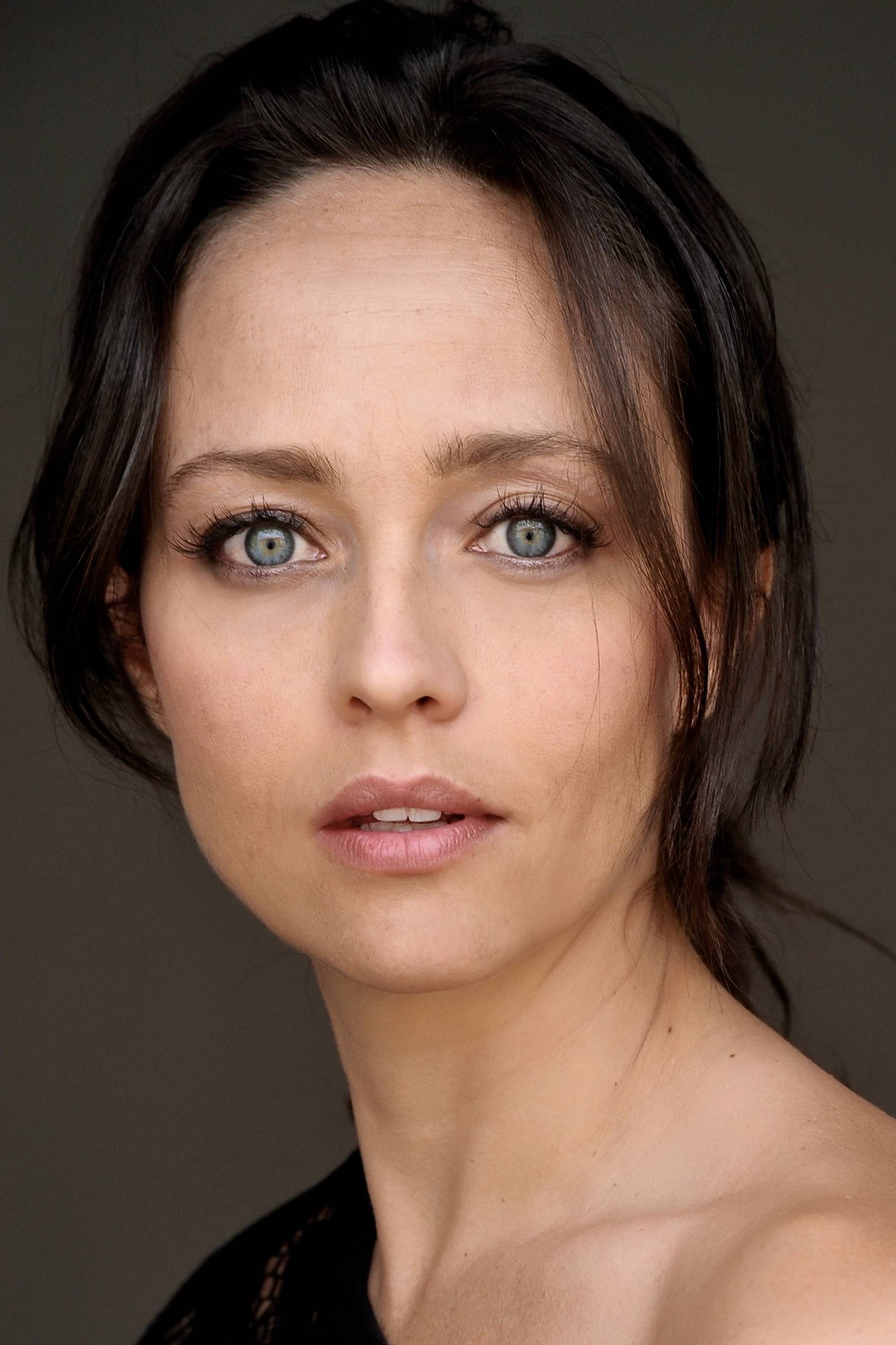 Kendra Waldman as Julie in Distorted