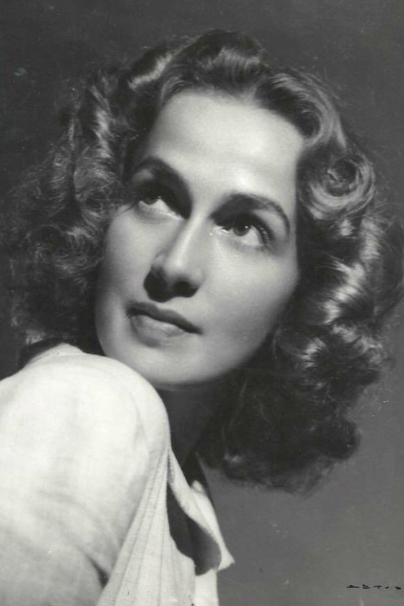 Maruchi Fresno as Elena in Reckless