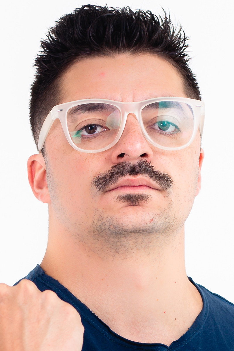 Márcio Donato as Márcio in 12 Passos