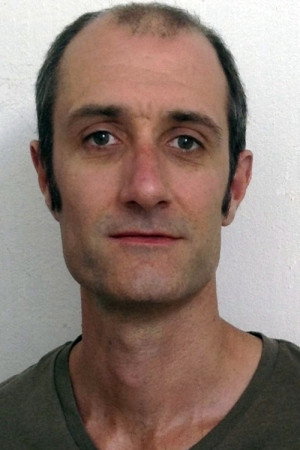 Gaëtan Vourc'h as Roméo in Valérie n'est plus ici