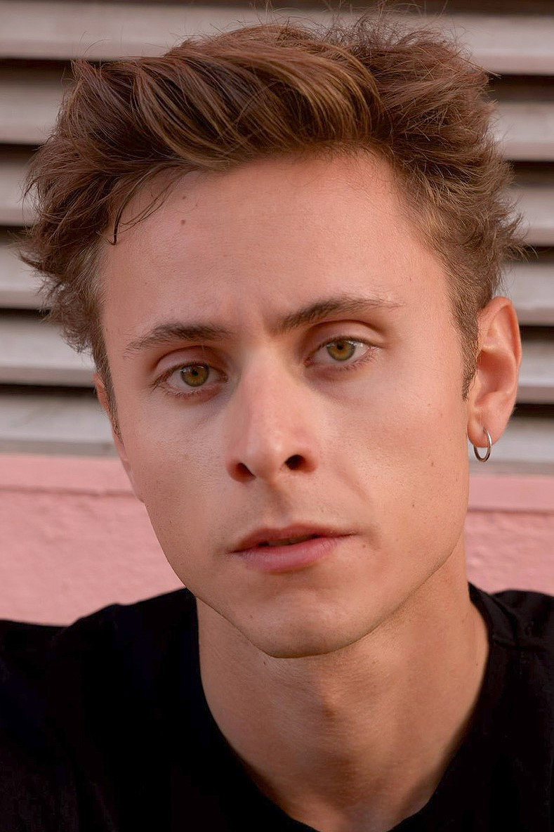 Diogo Fernandes as Fernando Reis in Blood'less' Revolution