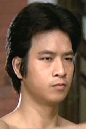 譚鎮渡 as Policeman in City Warriors
