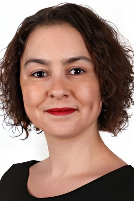 İrem Erkaya as Laik Kız in Tramvay