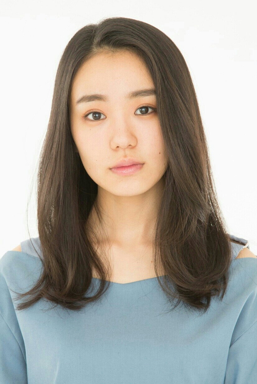 奈緒 as Shiina Hitomi in When Spring Comes