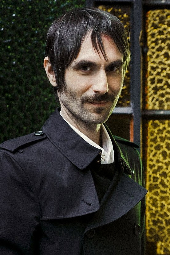 Francesco Bianconi as Record producer in Quasi a casa