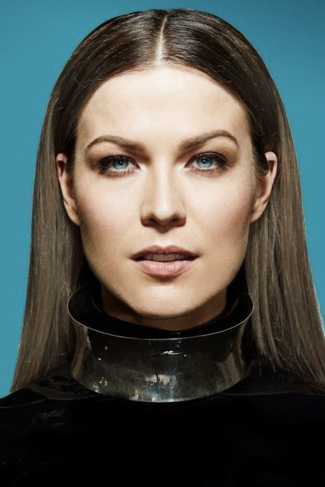 Jenni Vartiainen as Elina in Eetu ja Konna