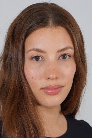 Sacha Slengesol Balgobin as Sanna in Tistlebu