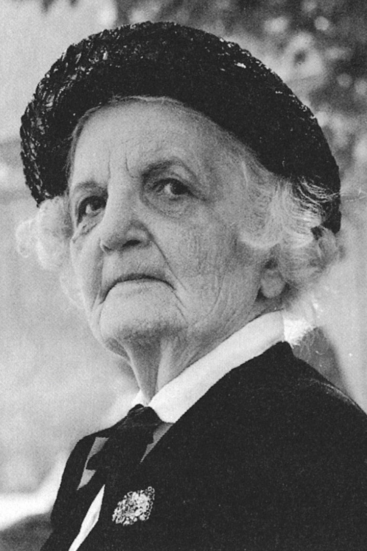 Inna Alexeievna as nonna di Micól in Il giardino dei Finzi Contini