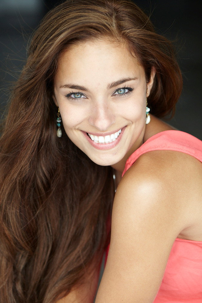 Kristen StephensonPino as Cassie in The Channel