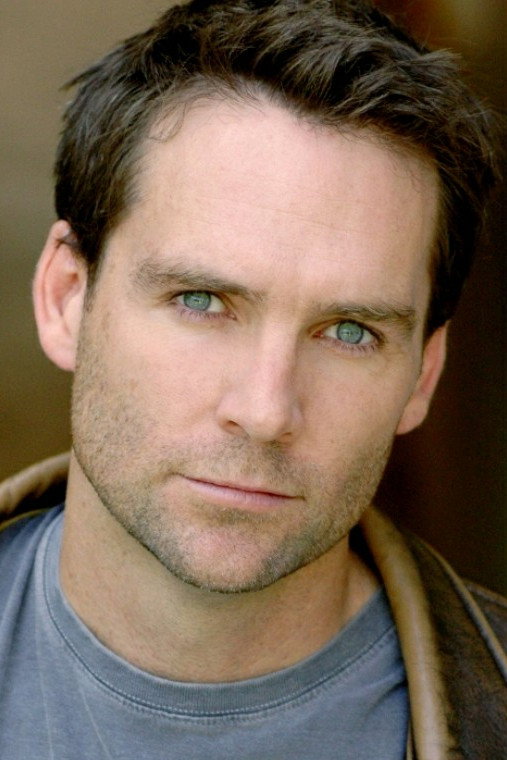 David Rees Snell as Paul Shaw in Pobre Diabla