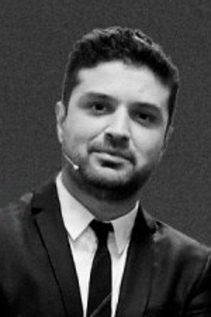 Miguel Maldonado as Himself - Comedian in No te metas en política: el documental