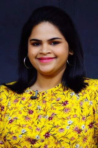 Vidyullekha Raman as Vidya in Theeya Velai Seiyyanum Kumaru