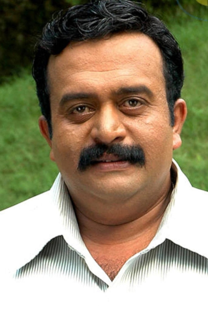 Saikumar as DYSP Ramankutty in Chakkara Muthu