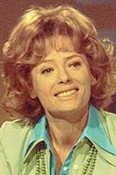 Lise Ringheim as Medlem af Larsentrioen in Himlen er blaa