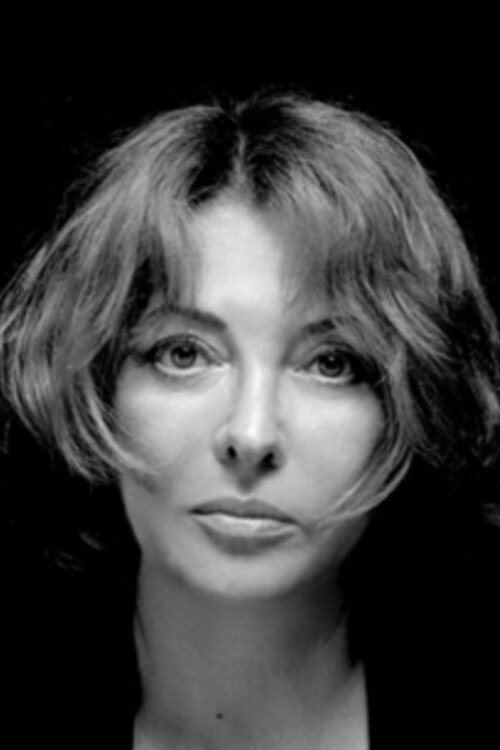 Enikõ Szilágyi as Laura in Open Path
