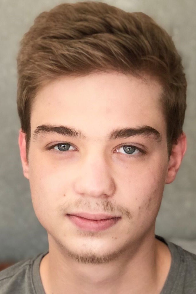 Tom Hoßbach as Johannes Tabarius in Herzensbrecher – Vater von vier Söhnen
