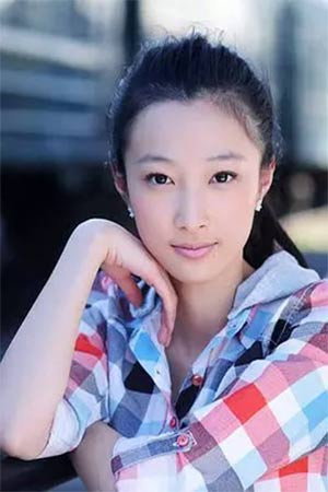 Wang Zitong as 阿藤花 in National Children