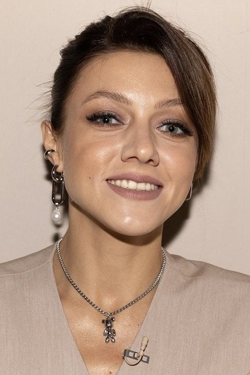 Ольга Парфенюк as Self - Host in Женский Форум