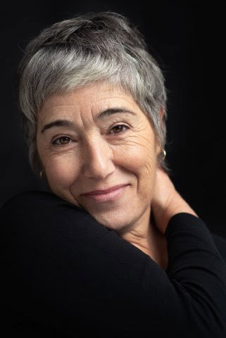 Mercedes Castro as Ragazza bruna in Dynamite Joe