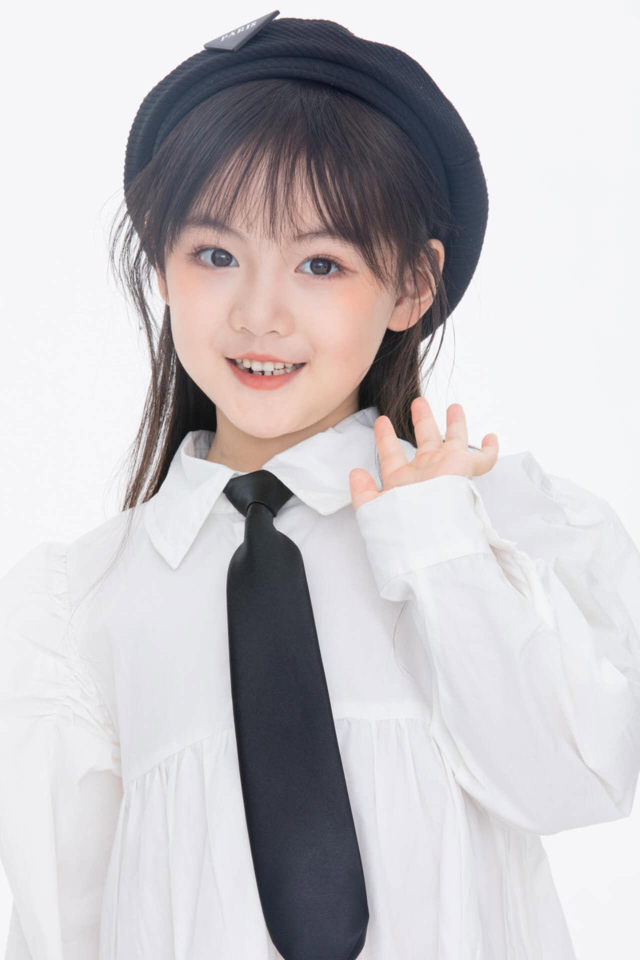 叶泉希 as Xiao-Xiao Bing in Being Towards Death