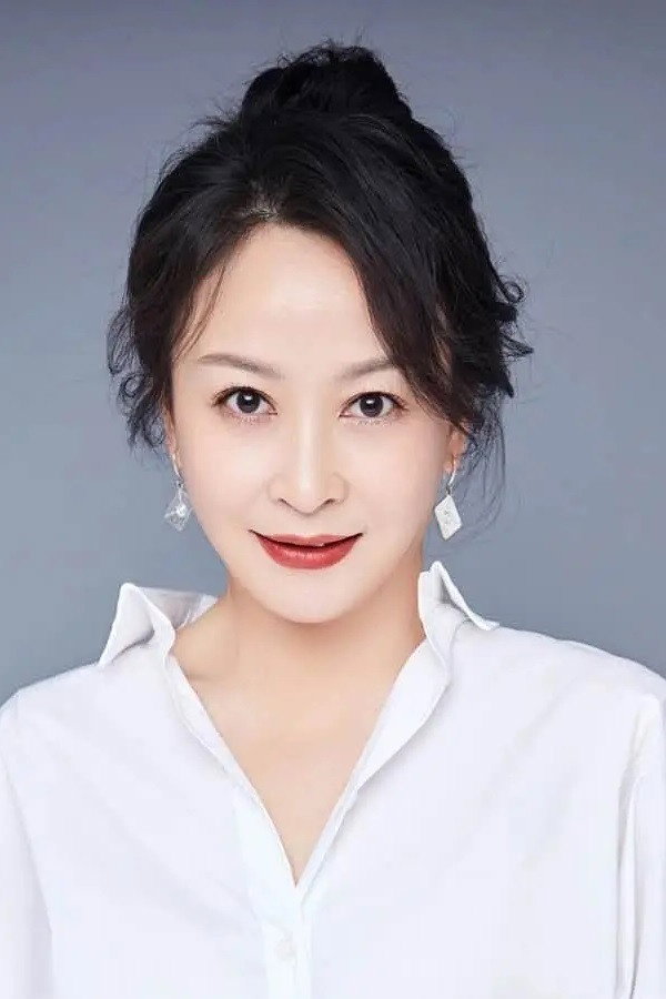 王一珺 as Mother Xiong in Hey, Your Big Business is Wonderful
