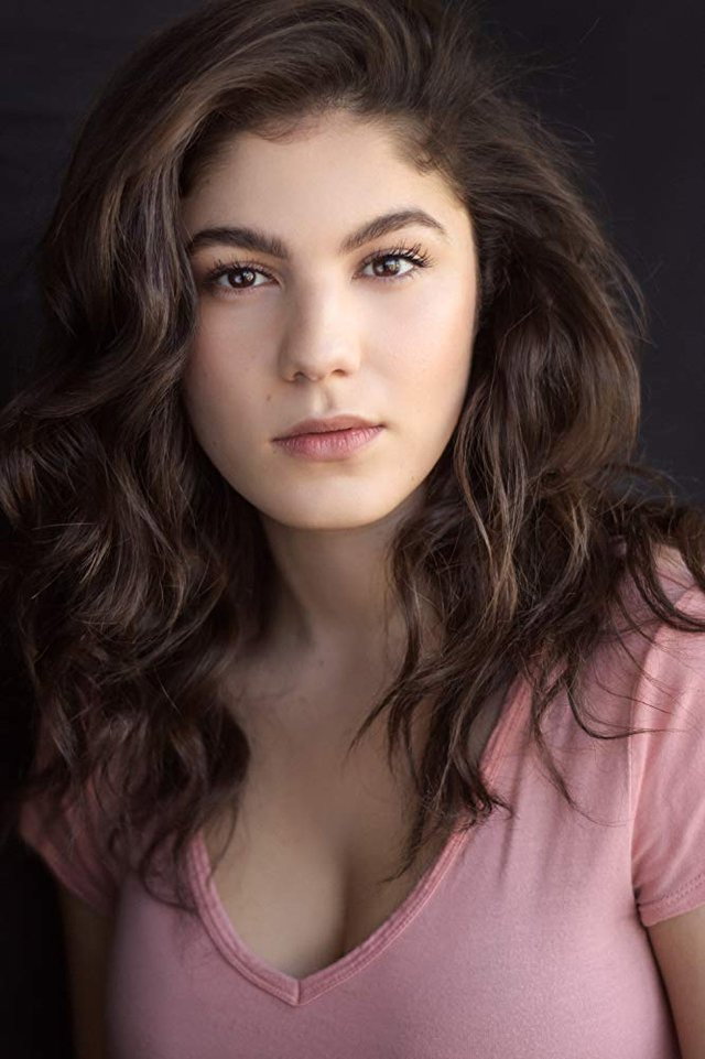 Baraka Rahmani as Lana in The Alleys